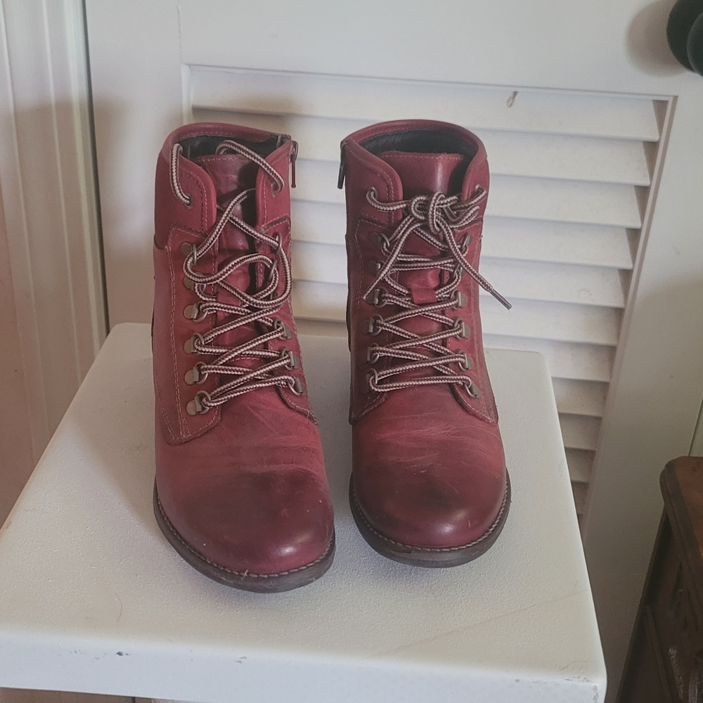 Taos Womens Ankle Boots